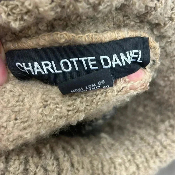 Charlotte daniel  poncho - Picture 2 of 3